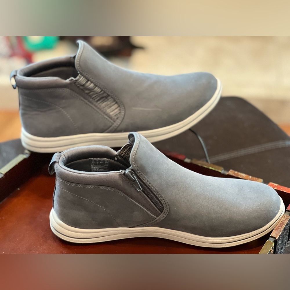 Clarks | Breeze Clover Cloudsteppers  | Low Rise Booties | Gray